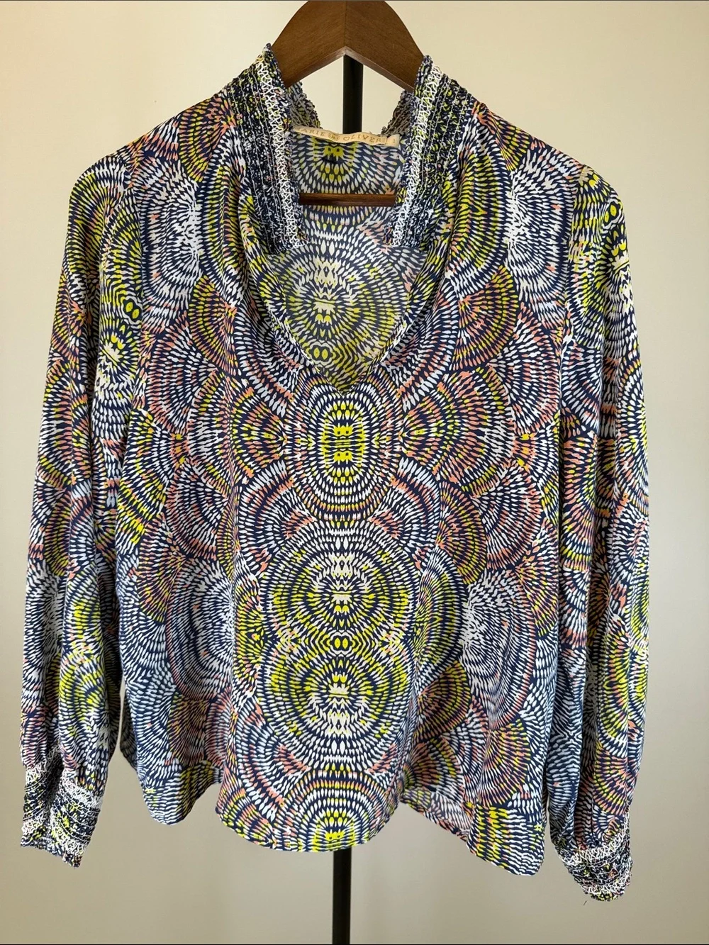 Marie Oliver Emilie Silk Blouse Mock Neck Smocked Abstract Kaleidoscope Size L - Picture 3 of 12